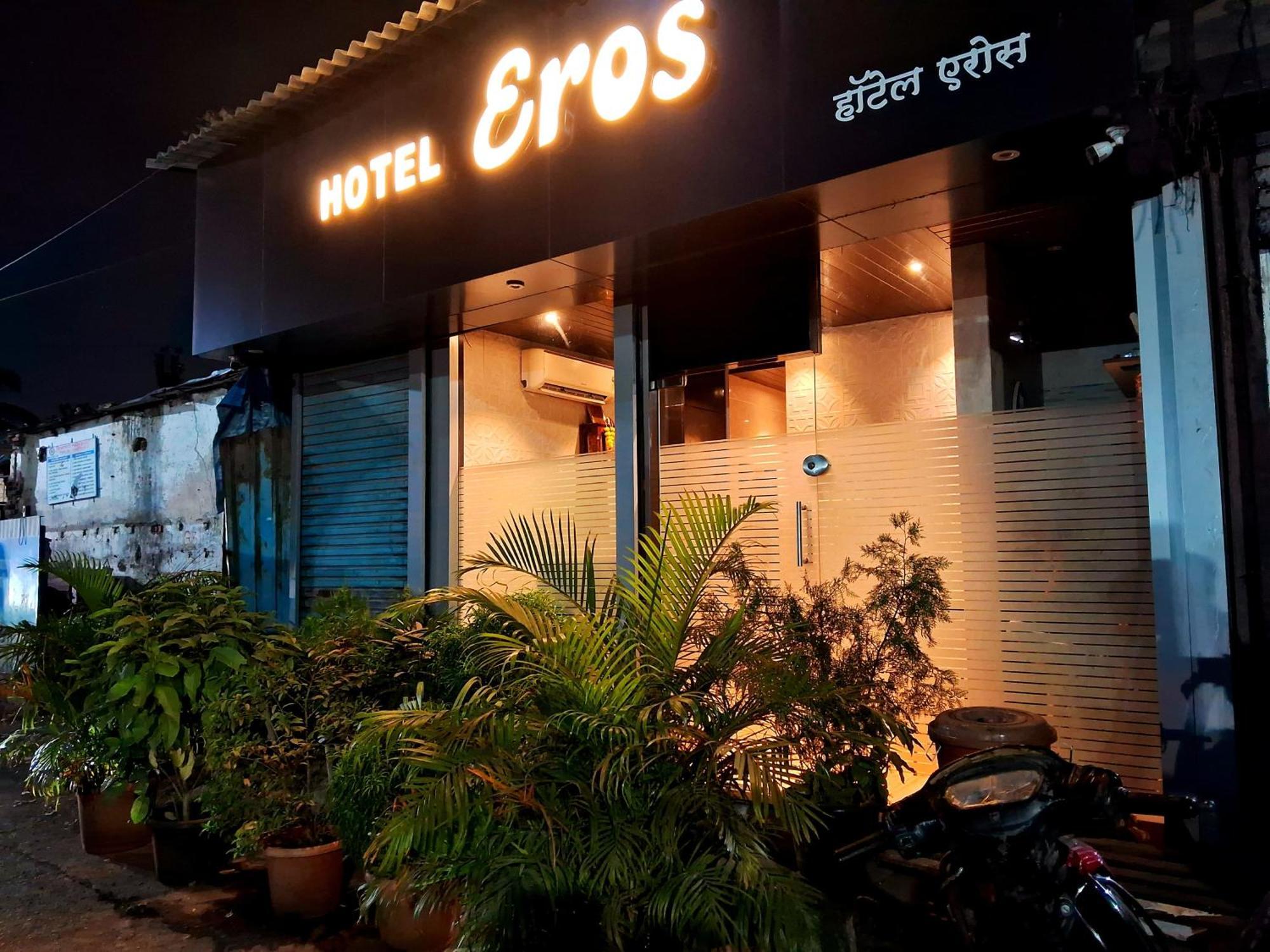 Hotel Eros - Near Mumbai International Airport T2 Exterior photo